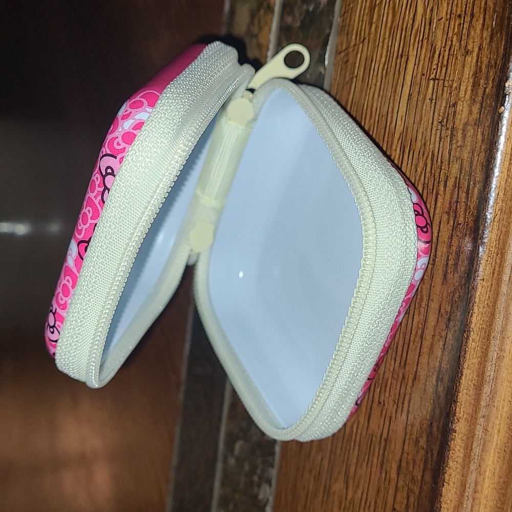Hello Kitty Earbud Hard Case - Picture 3 of 15
